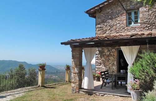 Camaiore Maison | Magnifique maison de vacances privée avec piscine privée, WIFI, TV, terrasse et vue panoramique