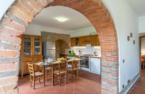 Ponte Buriano Villa | Belle maison de vacances privée avec WIFI, piscine privée, TV, patio et animaux admis