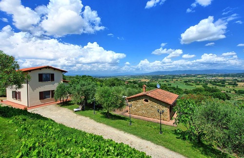 Lucignano Villa | Maison de vacances privée avec WIFI, piscine privée, climatisation, TV, patio, vue panoramique
