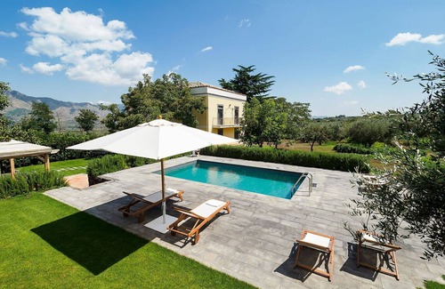 Rovittello Villa | Belle maison de vacances privée avec WIFI, piscine privée, TV, terrasse et animaux admis