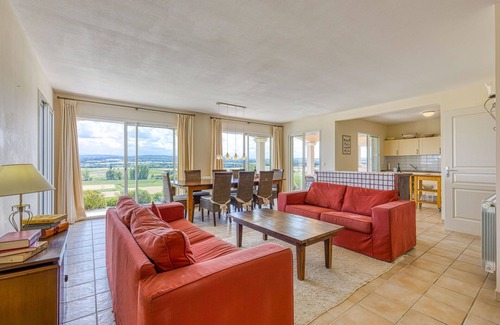 Cailhau Maison | Belle maison de vacances privée avec WIFI, piscine privée, TV, terrasse et parking