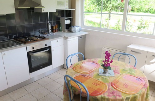 Lascaux Villa | Belle maison de vacances privée avec TV, terrasse, animaux admis, vue panoramique et parking