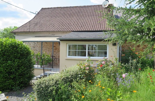 Lascaux Villa | Belle maison de vacances privée avec TV, terrasse, animaux admis, vue panoramique et parking