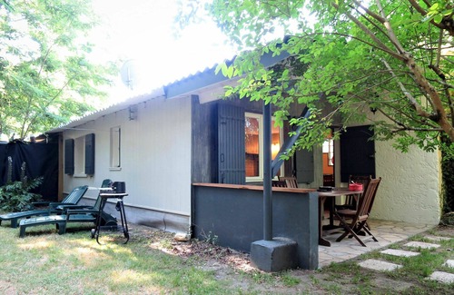 Queyrac Maison | Belle maison de vacances privée pour 4 personnes avec TV, terrasse, animaux admis et parking