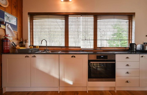 Beauly Maison | Merveilleuse maison de vacances privée avec WIFI, bain à remous, TV et animaux admis