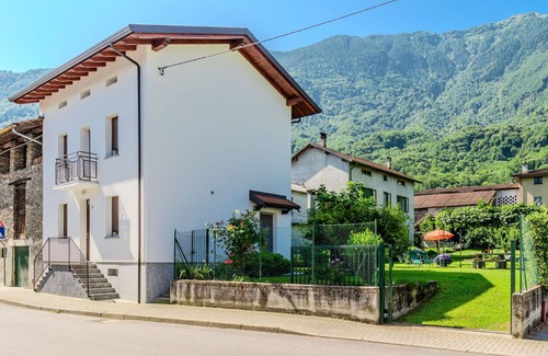 Piantedo Maison | Belle maison de vacances privée pour 5 personnes avec WIFI, TV, patio, animaux admis et parking
