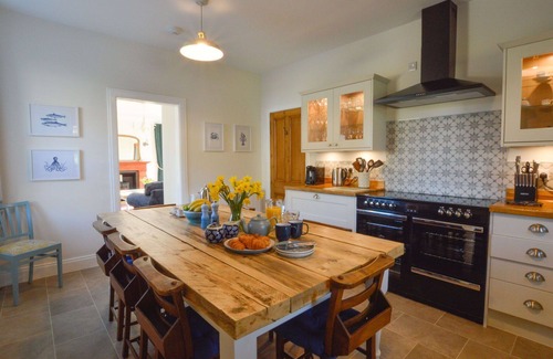 Lerags Villa | Belle maison de vacances privée avec WIFI, bain à remous, TV, patio, vue panoramique, parking