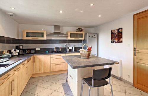 Besne Maison | Merveilleuse maison de vacances privée pour 5 personnes avec WIFI, TV, patio et animaux admis