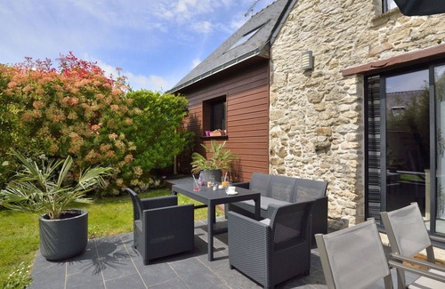 Besne Maison | Merveilleuse maison de vacances privée pour 5 personnes avec WIFI, TV, patio et animaux admis