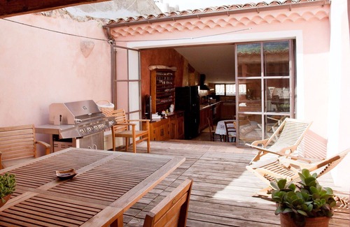 Nyons Maison | Belle maison de vacances privée avec WIFI, climatisation, TV, terrasse et animaux admis