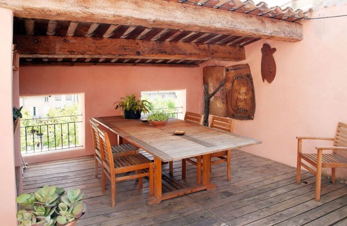 Nyons Maison | Belle maison de vacances privée avec WIFI, climatisation, TV, terrasse et animaux admis