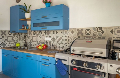 Pican Maison | Maison de vacances privée avec piscine privée, WIFI, TV, balcon, animaux admis, parking