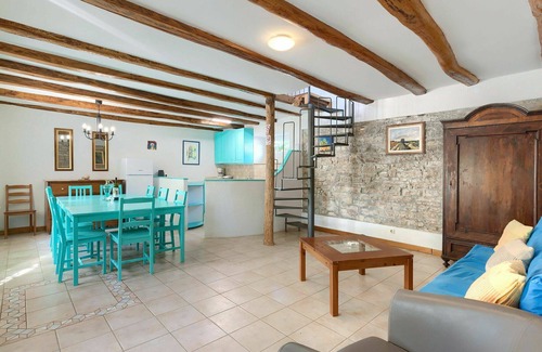 Laginji Maison | Merveilleuse maison de vacances privée avec WIFI, piscine privée, TV, patio et animaux admis