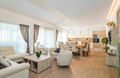 Gracisce Maison | Maison de vacances privée avec climatisation, bain à remous, WIFI, piscine privée, TV, terrasse