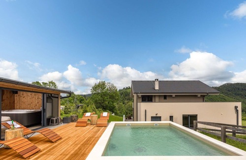 Fuzine Villa | Beautiful private villa with hot tub, WIFI, private pool, TV, terrace, pets allowed and parking
