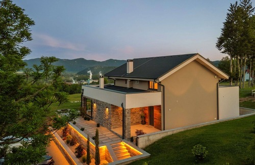 Fuzine Villa | Beautiful private villa with hot tub, WIFI, private pool, TV, terrace, pets allowed and parking