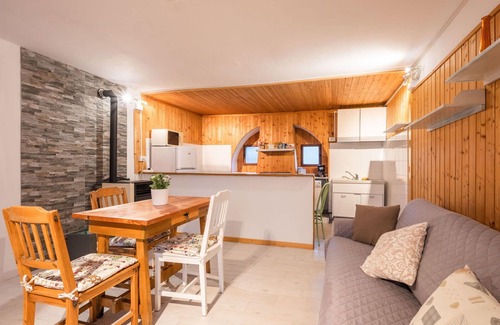 Armeno Maison | Magnifique maison de vacances privée avec WIFI, TV, patio, animaux admis et parking
