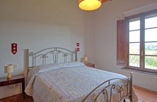 Toiano Villa | Belle maison de vacances privée avec WIFI, piscine privée, TV, patio, vue panoramique et parking
