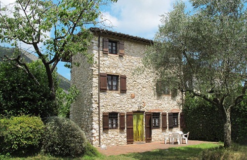 Santa Maria del Giudice Villa | Magnifique maison de vacances privée avec WIFI, TV, patio, animaux admis et parking