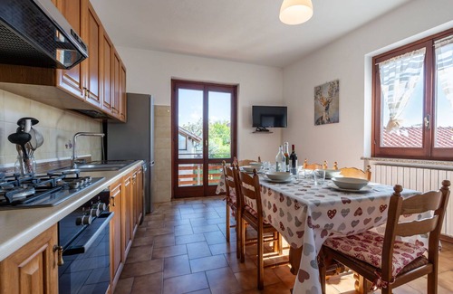 Pella Maison | Merveilleuse maison de vacances privée pour 6 personnes avec WIFI, TV, patio et animaux admis