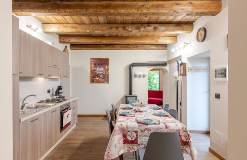 Piasco Maison | Maison de vacances privée avec WIFI, bain à remous, TV, patio, animaux admis, vue panoramique