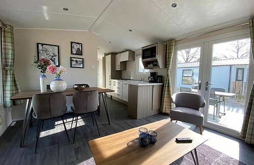 Biddinghuizen Maison | Belle maison de vacances privée pour 4 personnes avec WIFI, piscine, TV, terrasse et parking
