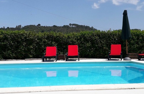 Povoa Maison | Magnifique maison de vacances privée pour 4 personnes avec WIFI, piscine, TV et parking