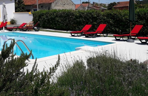 Povoa Maison | Magnifique maison de vacances privée pour 4 personnes avec WIFI, piscine, TV et parking