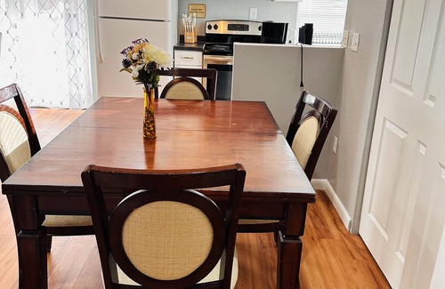 Centennial Maison | Beautiful, Private Walk-out Basement in Centennial