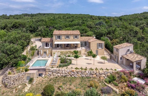 Viens Maison | MAGNIFiQUE BASTIDE 5*- vue panoramique Luberon, Piscine chauffée, Boulodrome