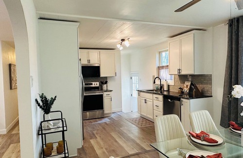 West Goshen Maison | Beautiful Rancher-Style Home - Pet Friendly