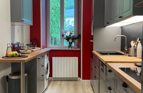 Bagneres-de-Luchon Appartement | Très bel appartement rénové avec cour intérieure
