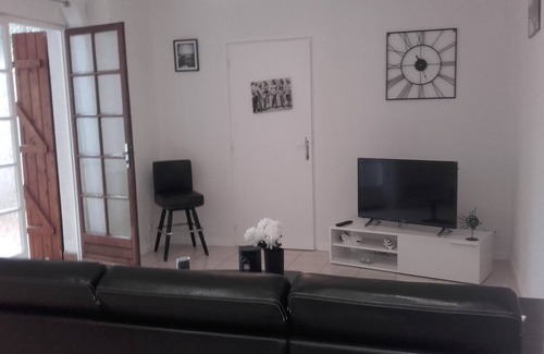 Dufau-Tourasse Appartement | Bel appartement refait à neuf, 4 personnes. Proche toutes commoditées Pau à pied