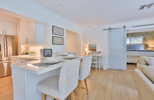Lake Ida Shores Maison | Beautiful Remodeled Pool Home in the Heart of Downtown Delray Beach!