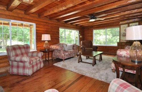Snowbird Cabine | Beautiful Remodeled 5 Bedroom 3000 sq ft Cabin in the Iconic Vivian Park Area