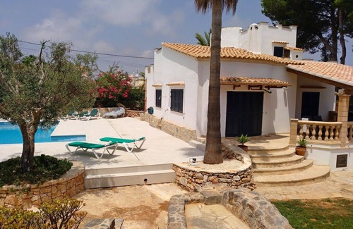 Cala Llombards Chalet De Ski | agréable, rénové. Chalet pour 5-7 personnes. avec grande piscine, WiFi, climat, proche de la mer