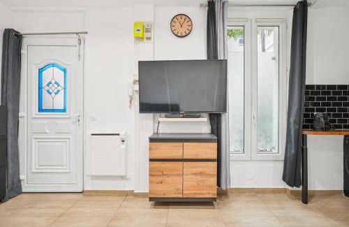 Levallois-Perret Appartement | Beautiful renovated studio metro