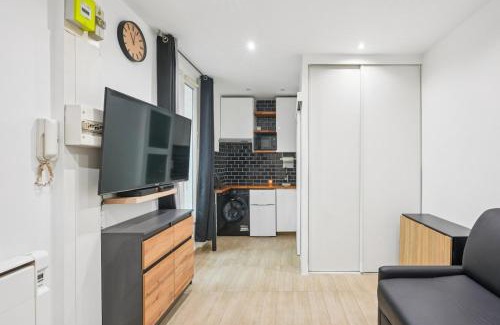 Levallois-Perret Appartement | Beautiful renovated studio metro