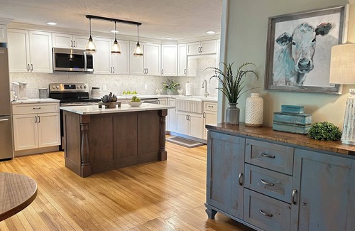 Lodi Autre | Beautiful renovated Farmhouse on Seneca Lake. Finger Lake Wine Trail.
