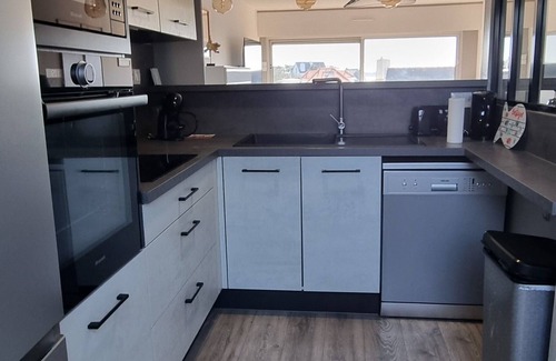 Concarneau Appartement | Très Bel Appartement rénové vue mer latérale sur la Corniche à Concarneau