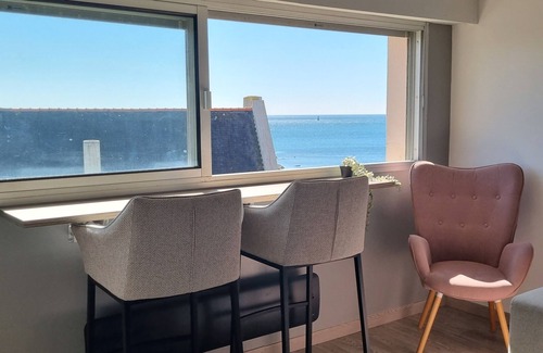 Concarneau Appartement | Très Bel Appartement rénové vue mer latérale sur la Corniche à Concarneau