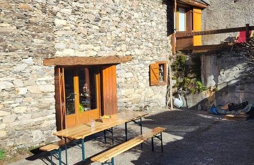 Estarvielle Maison | Belle Grange Rénovée pour 10 Personnes. Proche des stations de ski.