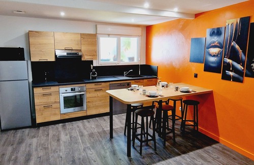 Agen Maison | Belle maison rénovée, 2 chambres, clim, parking privé gratuit,Wi-Fi