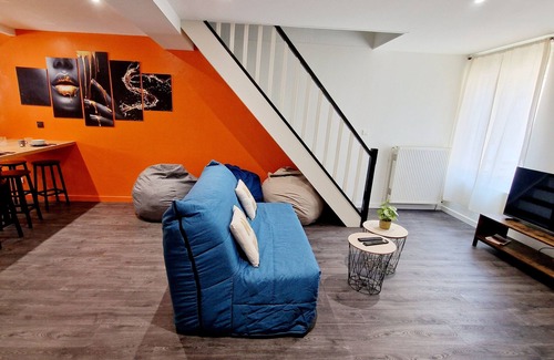 Agen Maison | Belle maison rénovée, 2 chambres, clim, parking privé gratuit,Wi-Fi