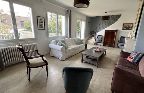 Buc Maison | Beautiful residence at the entrance to the historic center of Versailles