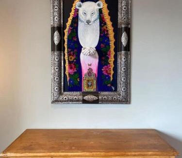 Pilton Appartement | Beautiful Retro Flat above Pub.