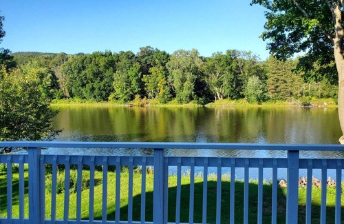 Corbettsville Maison | Beautiful river view, four seasons home, 20 minutes from SUNY Binghamton