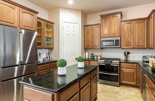 Downtown Dallas Maison | Beautiful Rooftop Townhouse in Downtown Dallas! Across from the Farmers Market!