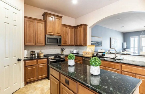 Downtown Dallas Maison | Beautiful Rooftop Townhouse in Downtown Dallas! Across from the Farmers Market!