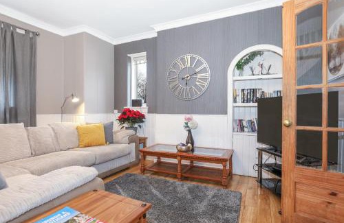 Gilmerton Maison | Beautiful Rooms in Edinburgh Cottage Guest House - Free Parking